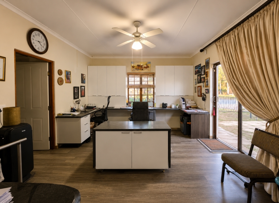 3 Bedroom Property for Sale in WestLake Country Safari Estate North West